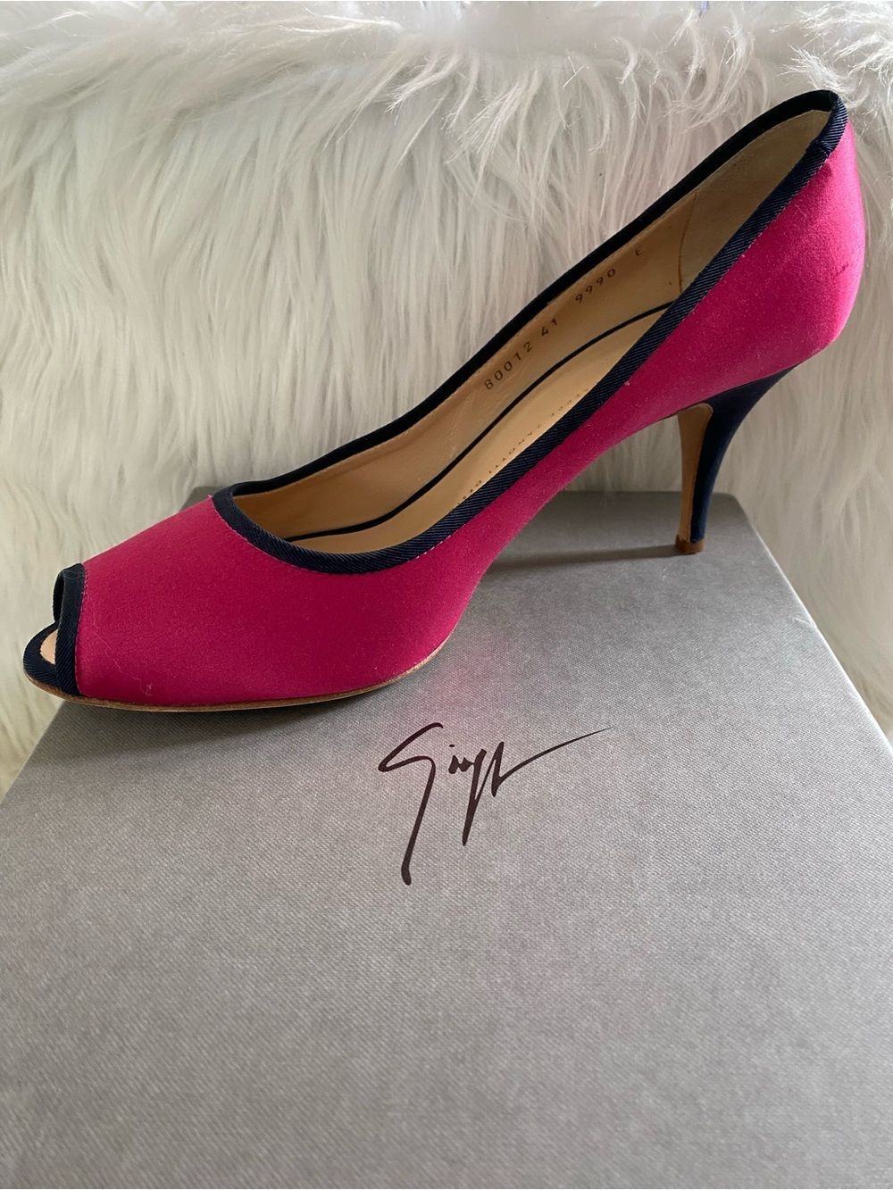 🛍️ Giuseppe Zanotti Fuchsia/Navy Satin Peep-Toe Heels. Authentic.